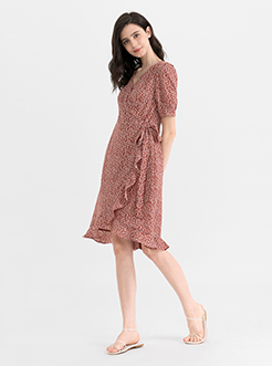 三福2019夏裝新品女碎花短袖連衣裙 不規則下擺裙女